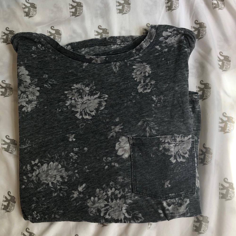 American Eagle T shirt